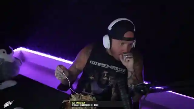 timthetatman-explores-splitgates-battle-royale-portals-respawn-and-combat